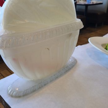 Bien Hen Restaurant - Zoom in, the container is disgusting. Black molds surrounding the outside,  who's know maybe on the inside too. I was afraid to look. - Seafood Near Me - Westminster, California