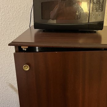 Quality Inn - Quality Inn Fairmont West Virginia broken cabinet Picture # 2 - Hotels Near Me - Fairmont, West Virginia