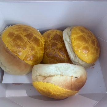 Lido Restaurant - Pineapple bun - Hong Kong Style Cafe Near Me - Richmond, British Columbia Lido Restaurant - Pineapple bun - Hong Kong Style Cafe Near Me - Richmond, British Columbia