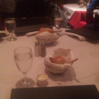Petterinos - service, ok. atmosphere good. meal, so so. wine, good! location,really near red line Lakes tation. - American Near Me - Chicago, Illinois