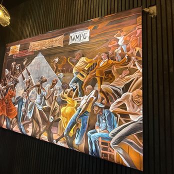 Harold's Chicken & Ice Bar - Beautiful artwork - Sports Bars Near Me - Lithonia, Georgia Harold's Chicken & Ice Bar - Beautiful artwork - Sports Bars Near Me - Lithonia, Georgia