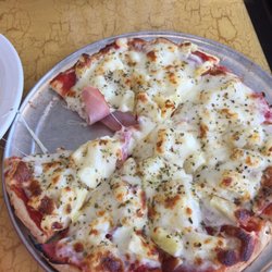 Mama Fazio's Pizza - Hawaiian pizza