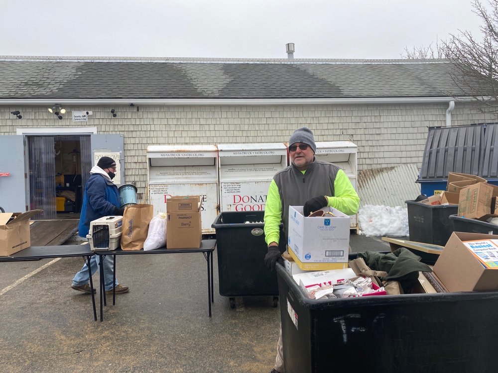 THE SALVATION ARMY FAMILY STORE & DONATION CENTER 174 Main St