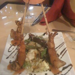 Aquamar Steakhouse & Seafood - Camarones empanados en rayado de coco