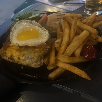 Horizon 76 - I The Farmhouse Burger - New American Near Me - Keller, Texas Horizon 76 - I The Farmhouse Burger - New American Near Me - Keller, Texas