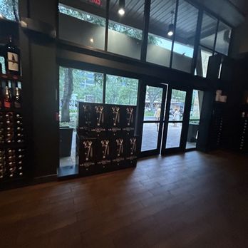 Cooper’s Hawk Winery & Restaurant - American Near Me - Tampa, Florida