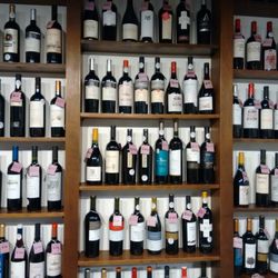 Vinoteca Mr. Wines - Algunos de los vinos disponibles.