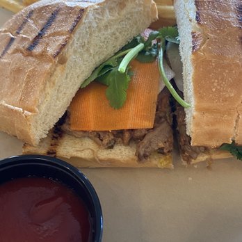 Grains - Banh Mi Pulled "Pork": missing cheese, pickled daikon. had 1 slice of a carrot, few cilantro leaves. Bummed how skinny the sandwich was. - Vegan Near Me - San Diego, California Grains - Banh Mi Pulled "Pork": missing cheese, pickled daikon. had 1 slice of a carrot, few cilantro leaves. Bummed how skinny the sandwich was. - Vegan Near Me - San Diego, California