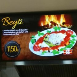 Süleyman Usta - Bildschirme an der Theke