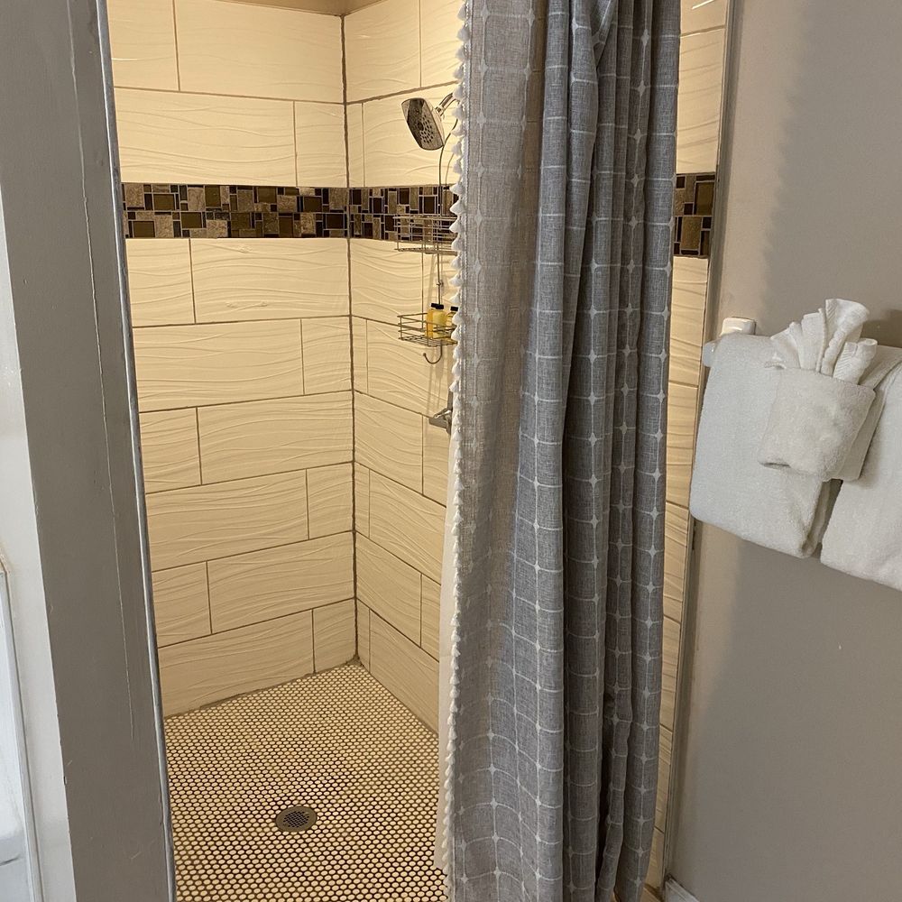 Carriage Way Centennial - Humongous shower. Not the greatest water pressure, but gets the job done. - Hotels Near Me - Saint Augustine, Florida Carriage Way Centennial - Humongous shower. Not the greatest water pressure, but gets the job done. - Hotels Near Me - Saint Augustine, Florida