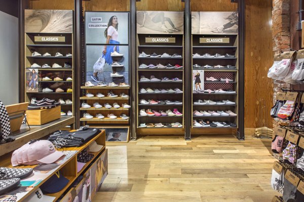 vans store walnut street