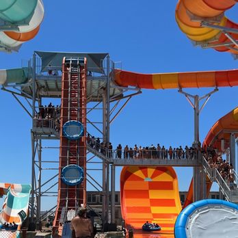 Wild Rivers - The two round raft rides are the main attractions so far at the nation's newest waterpark. - Water Parks Near Me - Irvine, California Wild Rivers - The two round raft rides are the main attractions so far at the nation's newest waterpark. - Water Parks Near Me - Irvine, California