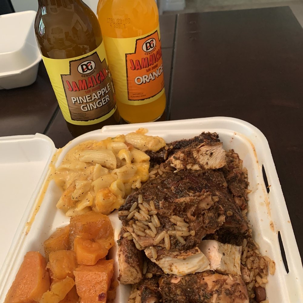 Jerk chicken with Mac and cheese / yams. Jamaican drinks Jerk chicken with Mac and cheese / yams. Jamaican drinks