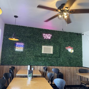 El Mariachi Birria Y Tacos - interior - Tacos Near Me - Everett, Washington El Mariachi Birria Y Tacos - interior - Tacos Near Me - Everett, Washington