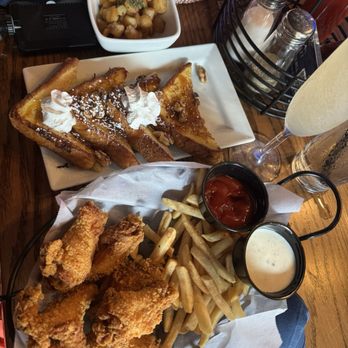 Chalet - Chalet Wings - New American Near Me - Chicago, Illinois