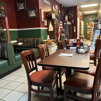 Southern Sisters Cafe - Nice seating areas - American Near Me - Melbourne, Florida Southern Sisters Cafe - Nice seating areas - American Near Me - Melbourne, Florida