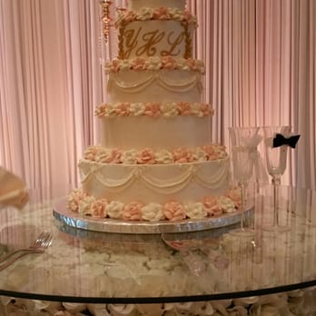 Venuti's - Cake provided and included in wedding package by Venuti's - Italian Near Me - Addison, Illinois