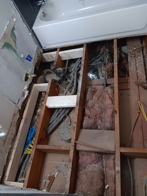 United Pro Remodeling Logo