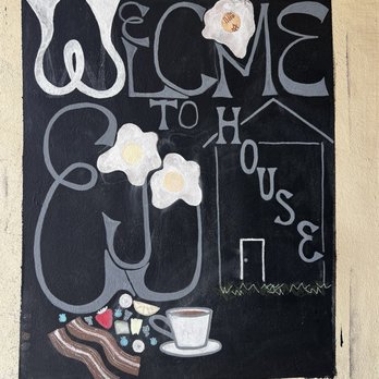 Egg House - Sign outside of the building - Breakfast & Brunch Near Me - Arlington Heights, Illinois