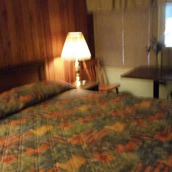 Country Hills Resort - Room. - Summer Camps Near Me - Cave Junction, Oregon Country Hills Resort - Room. - Summer Camps Near Me - Cave Junction, Oregon