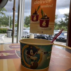 Menchie's Cobblestone Plaza - Sonic cups!