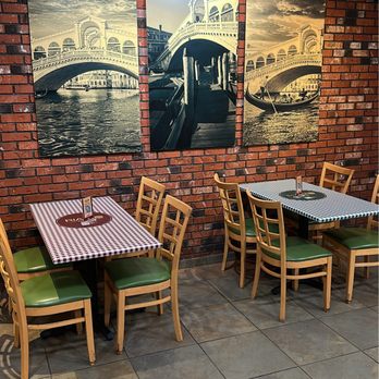 Rialto Pizza - What a cozy place to enjoy your pizza - Pizza Near Me - Pittsburgh, Pennsylvania Rialto Pizza - What a cozy place to enjoy your pizza - Pizza Near Me - Pittsburgh, Pennsylvania