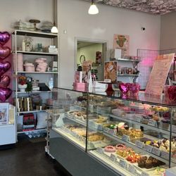 Sweet Dees Bakeshop - Interior