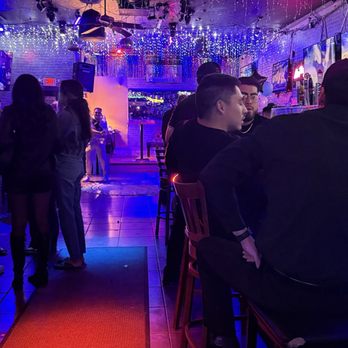 Tin Lizzie - Sports Bars Near Me - Chicago, Illinois Tin Lizzie - Sports Bars Near Me - Chicago, Illinois