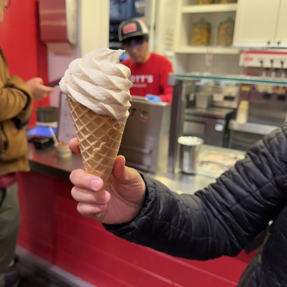 Gott's Roadside - Takeout Window - Vanilla soft serve - Ice Cream & Frozen Yogurt Near Me - San Francisco, California Gott's Roadside - Takeout Window - Vanilla soft serve - Ice Cream & Frozen Yogurt Near Me - San Francisco, California