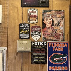 Dianne's Old Time BBQ - Funny signs