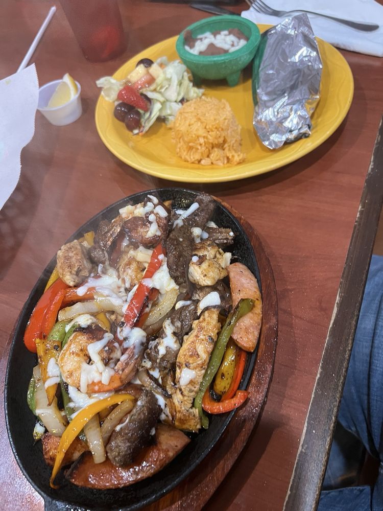El Principio Bar and Grill