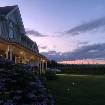 Sannino Vineyard B&B - Outside of the beautiful B&B  and vineyard during sunset - Bed & Breakfast Near Me - Cutchogue, New York
