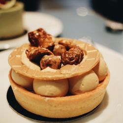 IF Café - Amande 149czk - sable, mascarpone caramel, whipped salted caramel, crunchy caramelized assorted nuts