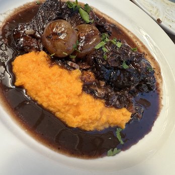 Niner Wine Estates - Short rib with sweet potatoes - Wine Tasting Room Near Me - Paso Robles, California Niner Wine Estates - Short rib with sweet potatoes - Wine Tasting Room Near Me - Paso Robles, California