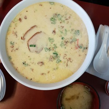 Foo Foo Tei - Size comparison between miso soup bowl and a large ramen bowl - Tapas/Small Plates Near Me - Hacienda Heights, California