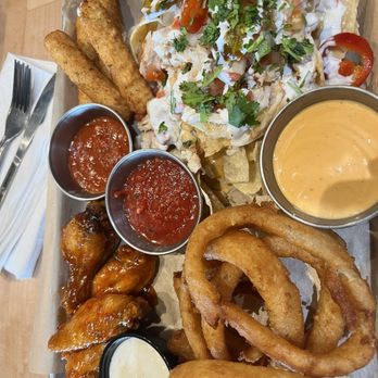 Buffalo Wild Wings - Sampler appetizer - Sports Bars Near Me - Abilene, Texas