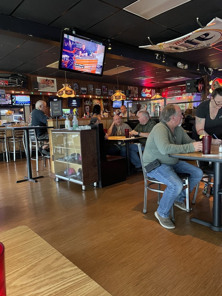 The Cage Restaurant & Sports Bar, Hollywood Roadtrippers