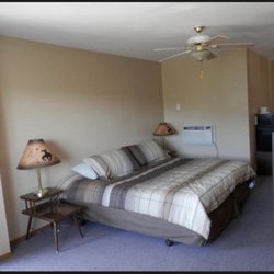 Trail Motel - Booking.com room photo