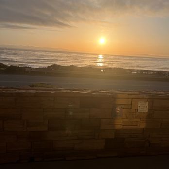 Moonstone Landing - Sunset views ! - Hotels Near Me - Cambria, California