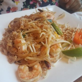 Full Moon Thai - Shrimp pad thai - Thai Near Me - Portland, Oregon