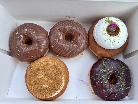 Magic Donuts & Coffee by null