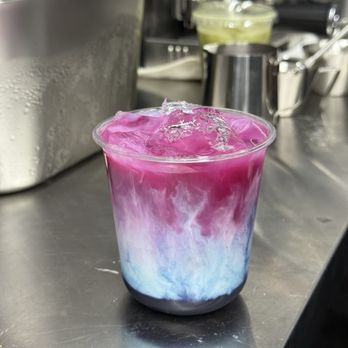Street Cravings - Dragonfruit Matcha Latte - Food Trucks Near Me - Maui, Hawaii