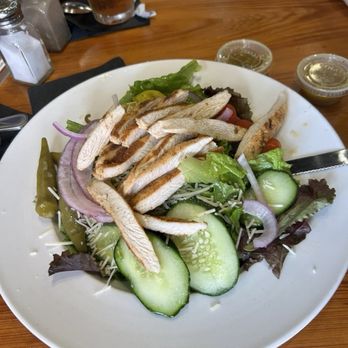 Grapevine Cafe and Gallery - Salad with chicken.  The chicken was cooked perfectly.  Their salad dressings are made n house. - Cajun/Creole Near Me - Donaldsonville, Louisiana