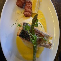 McHugh's Bar - Salmon dinner entree with creamy potatoes and asparagus