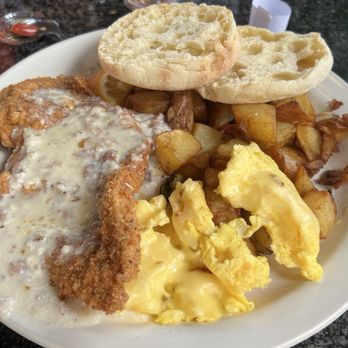 Michael David Winery - Chicken Fried Chicken - $20: barely toasted english muffin, cold eggs, room temp gravy - Wine Tasting Room Near Me - Lodi, California Michael David Winery - Chicken Fried Chicken - $20: barely toasted english muffin, cold eggs, room temp gravy - Wine Tasting Room Near Me - Lodi, California
