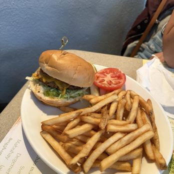Jardin Nelson - Classic burger - Creperies Near Me - Montreal, Quebec Jardin Nelson - Classic burger - Creperies Near Me - Montreal, Quebec