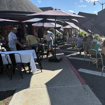 Hudson Social - Dining al fresco - New American Near Me - Dobbs Ferry, New York