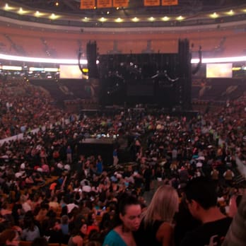 TD Garden - Waiting at the Enrique concert - Stadiums & Arenas Near Me - Boston, Massachusetts