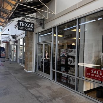 Round Rock Premium Outlets - Shopping Centers Near Me - Round Rock, Texas