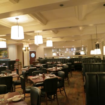 Chicago q - Main floor dining room - Barbeque Near Me - Chicago, Illinois